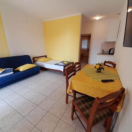 Apartments With A Parking Space Gradac, Makarska - 11332 Gradac  Værelse billede