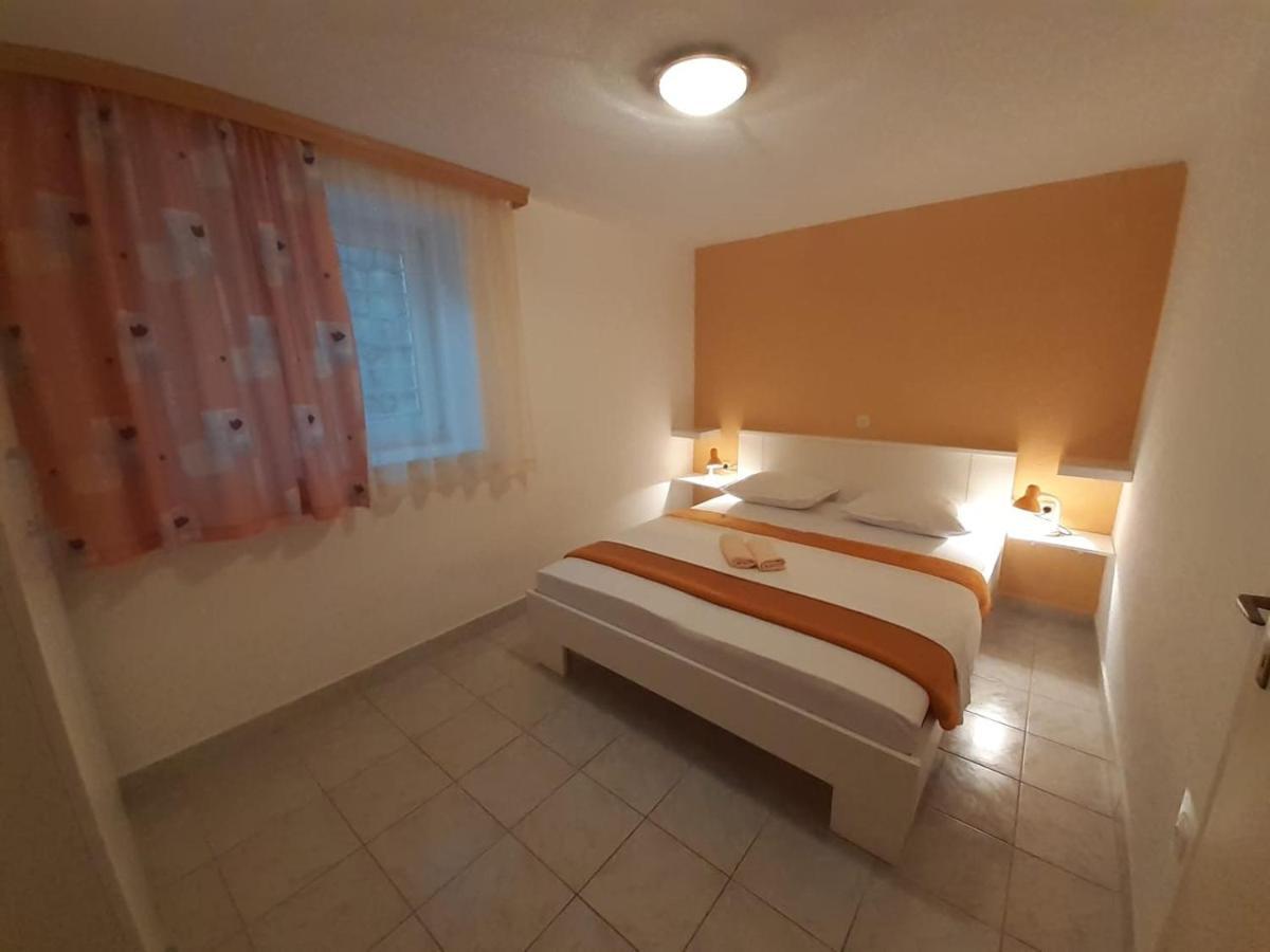 Apartments With A Parking Space Gradac, Makarska - 11332 Gradac  Eksteriør billede